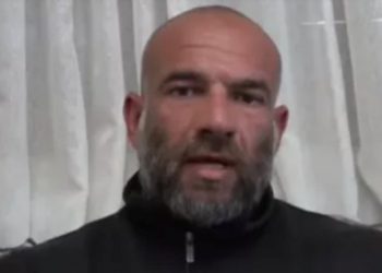 Ο άνθρωπος που μάλωσε με Αστυνομικούς, μετάνοιωσε και ζητάει Συγνώμη[video]
