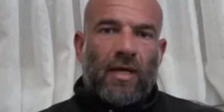 Ο άνθρωπος που μάλωσε με Αστυνομικούς, μετάνοιωσε και ζητάει Συγνώμη[video]