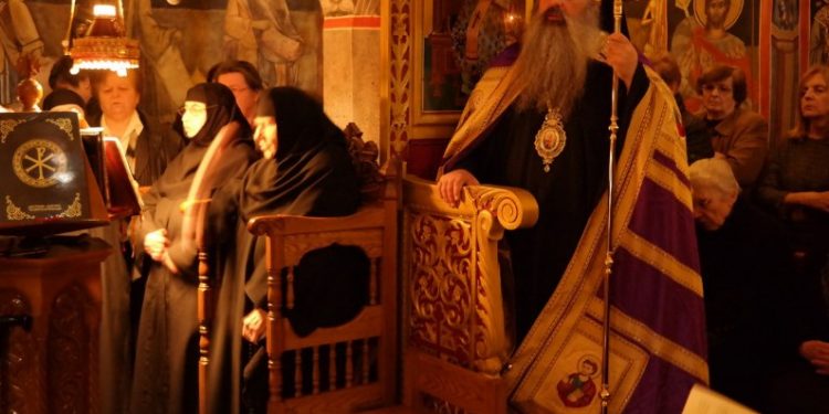 Μητροπολίτης ανοίγει τις εκκλησίες – “Δεν μπορεί να υπάρχουν δυο μέτρα και δυο σταθμά”