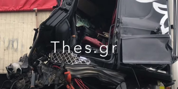 Σοκαριστικές εικόνες: Τροχαίο με νταλίκες έξω από τη Θεσσαλονίκη