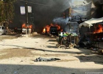 Συρία: Μακελειό στο υπό τουρκική κατοχή Αφρίν – 46 νεκροί, δεκάδες τραυματίες από έκρηξη σε αγορά (Photos/Video)