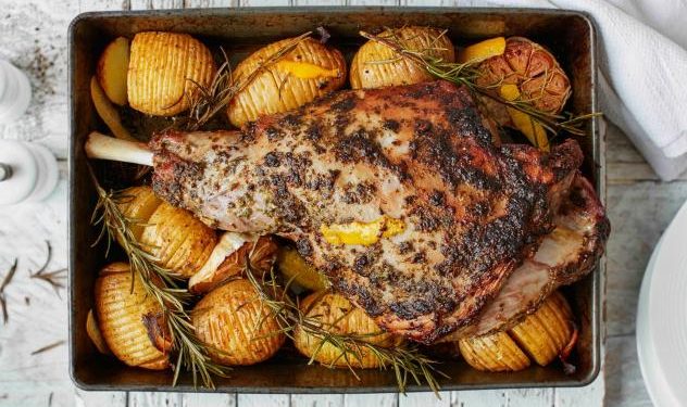 Alldaynews.gr Ψητό αρνί στη γάστρα ή το ταψί πιο εύκολο από ποτέ