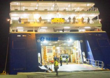 Τραγωδία στο “Blue Star Naxos” με νεκρό επιβάτη (pics, video)