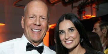 Alldaynews.gr Μπρους Γουίλις και Ντέμι Μουρ: Μαζί στην καραντίνα, με ασορτί πιτζάμες (pics)