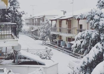 Το ‘στρωσε και στην Χαλκιδική! Με αλυσίδες η κίνηση στα ορεινά του νομού (pics)