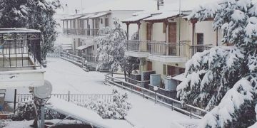 Alldaynews.gr Το ‘στρωσε και στην Χαλκιδική! Με αλυσίδες η κίνηση στα ορεινά του νομού (pics)