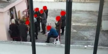 Alldaynews.gr Κορωνοϊός – Γιάννενα: Η παράνομη Θεία Λειτουργία σε ταράτσα που έγινε viral (pics)