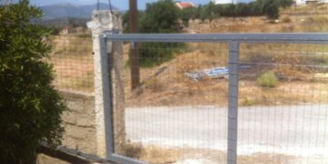 Απίστευτο: Με τον κορονοϊό Εισαγγελέας καλεί με κατεπείγουσα κλήση 76χρονη που στράβωσε μία…. καγκελόπορτα