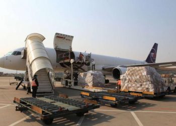 Koρωνοϊός: Οι ΗΠΑ έδωσαν τα… διπλά σε μετρητά και «άρπαξαν» στο παρά 5′ φορτίο μασκών με προορισμό τη Γαλλία