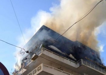 Αθήνα: Φωτιά σε διαμέρισμα – Επί τόπου 22 πυροσβέστες (pics)