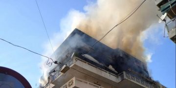 Alldaynews.gr Αθήνα: Φωτιά σε διαμέρισμα – Επί τόπου 22 πυροσβέστες (pics)