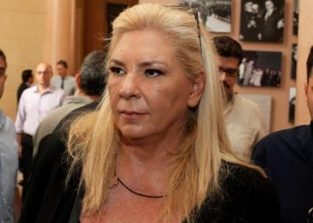 Δήμητρα Λιάνη Παπανδρέου: Φίλος της βάφει τα μαλλιά στο σπίτι αλλά δεν μένει ικανοποιημένη (Video)