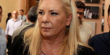 Δήμητρα Λιάνη Παπανδρέου: Φίλος της βάφει τα μαλλιά στο σπίτι αλλά δεν μένει ικανοποιημένη (Video)