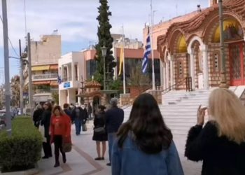 “Απαγορευμένο” Πάσχα – Προσαγωγές ιερέων, ουρές σε Εκκλησίες, εντάσεις και “κλεφτοπόλεμος” (pics, video)