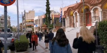 Alldaynews.gr “Απαγορευμένο” Πάσχα – Προσαγωγές ιερέων, ουρές σε Εκκλησίες, εντάσεις και “κλεφτοπόλεμος” (pics, video)