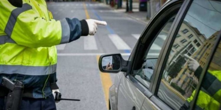 ΔΙΟΡΘΩΣΗ: Έλληνας Δικηγόρος παρ’ Αρείο Πάγο: Μην πληρώνετε τα πρόστιμα των 150€-Κάντε μήνυση στους αστυνομικούς[video]