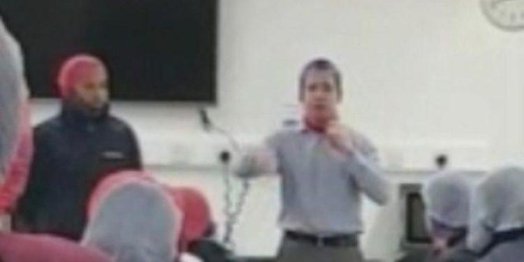 Alldaynews.gr Κορωνοϊός: Εργοδότες απειλούν υπαλλήλους αν δεν πάνε για δουλειά ακόμα και με συμπτώματα (vid)