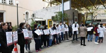 Alldaynews.gr Ένταση στον Ευαγγελισμό: Αστυνομικοί προσπάθησαν να διακόψουν κινητοποίηση γιατρών – Αποχώρησαν μετά από αποδοκιμασίες (pics, video)