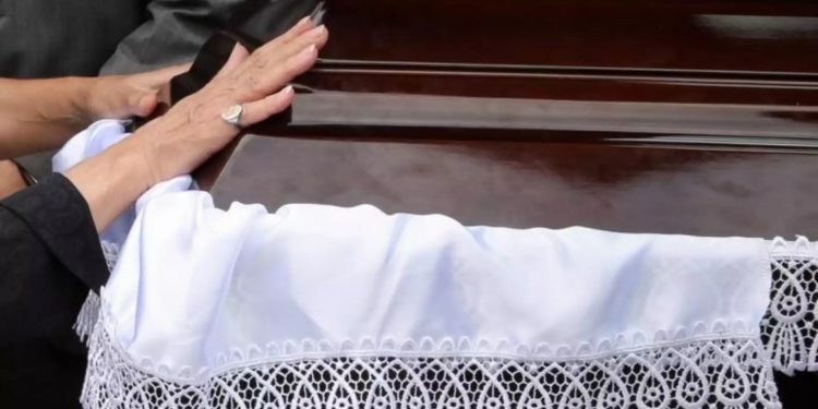 Alldaynews.gr Λάρισα: Συγκλονίζει η έκκληση της μάνας που έχασε το 21χρονο παιδί της! Δάκρυα για το οικογενειακό δράμα