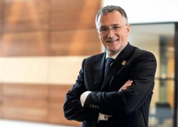 Κορωνοϊός: Παραιτήθηκε ο επικεφαλής επιστήμονας της ΕΕ – Διαφώνησε για την πολιτική κατά του ιού