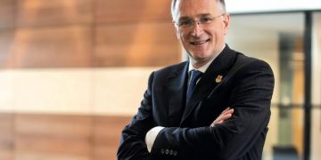 Alldaynews.gr Κορωνοϊός: Παραιτήθηκε ο επικεφαλής επιστήμονας της ΕΕ – Διαφώνησε για την πολιτική κατά του ιού