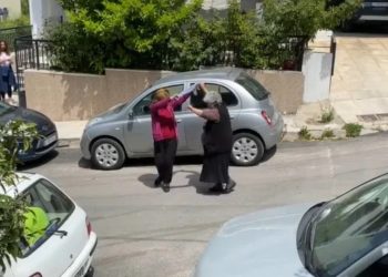 Γλέντι στη μέση του δρόμου με «πρωταγωνιστή» τον Νίκο Χαρδαλιά