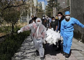 Πίστεψαν τη φήμη και ήπιαν οινόπνευμα για να σκοτώσουν τον κορωνοϊό: 600 οι νεκροί και 3000 στο νοσοκομείο