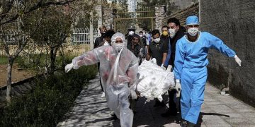 Alldaynews.gr Πίστεψαν τη φήμη και ήπιαν οινόπνευμα για να σκοτώσουν τον κορωνοϊό: 600 οι νεκροί και 3000 στο νοσοκομείο