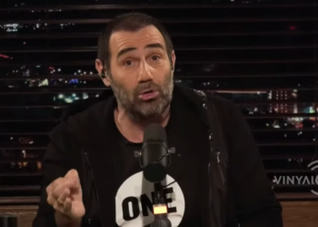 Κανάκης κατά Αρναούτογλου – «Η πιο ξεδιάντροπη αντιγραφή στην ιστορία της ελληνικής τηλεόρασης» (Video)