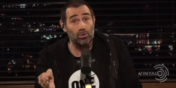 Alldaynews.gr Κανάκης κατά Αρναούτογλου – «Η πιο ξεδιάντροπη αντιγραφή στην ιστορία της ελληνικής τηλεόρασης» (Video)