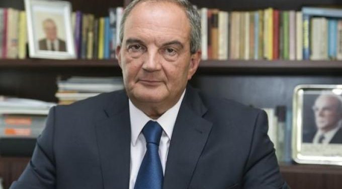 Alldaynews.gr Αγνώριστος ο Κώστας Καραμανλής ποζάρει με την Νατάσα Παζαΐτη και τα παιδιά τους (pic)