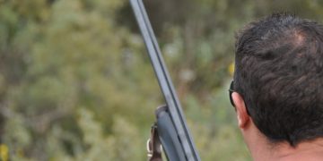 Alldaynews.gr κυνηγός-kynhgoskinigos-καραμπίνα-karampina-oplo-όπλο