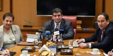 Alldaynews.gr Καρέλιας: Τεράστια η Δωρεά του! Δάκρυσαν Γιατροί και Πολιτικοί