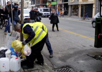 Εργαζόμενοι καθαριότητας στον Μητσοτάκη: Γιατί μας ξεχάσατε;  Να σταματήσετε τις ενισχύσεις στους εφοπλιστές, στα ΜΜΕ