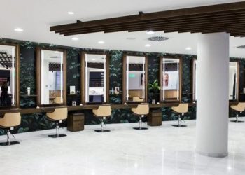 Άρση μέτρων για τα κομμωτήρια: Πώς θα λειτουργήσουν -Κενές θέσεις, μάσκες, αντισηπτικά και σκέψεις να ανοίγουν και το βράδυ