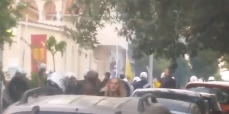 Η Χρυσή Αυγή και ο Παναγιώταρος στον Άγ. Νικόλαο Κορυδαλλού – 18 προσαγωγές – Τι είδε η ΕΛΑΣ (Video)