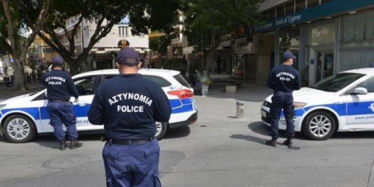 Alldaynews.gr Κορωνοϊός: Στην Κύπρος όσοι είναι θετικοί θα φορούν βραχιολάκια! Αντιδράσεις (Video)
