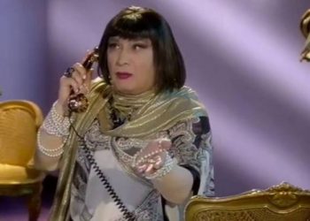 Ο Λαζόπουλος στο ρόλο της «πλούσιας» σατιρίζει Χαρδαλιά: Γι’ αυτό τον γουστάρουν οι «λαϊκές»(video)