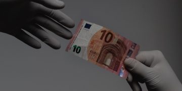 Alldaynews.gr Κορoνοϊός: Πόσο επιζεί πάνω στα χρήματα;