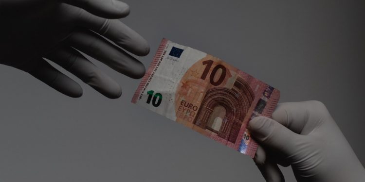 Alldaynews.gr Κορoνοϊός: Πόσο επιζεί πάνω στα χρήματα;