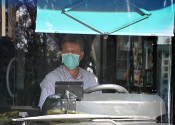Οδηγός λεωφορείου νόσησε με κορωνοϊό και πέθανε – Λίγες ημέρες πριν είχε ανεβάσει βίντεο που κάποιος επιβάτης έβηξε δίπλα του (Video)