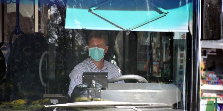 Alldaynews.gr Οδηγός λεωφορείου νόσησε με κορωνοϊό και πέθανε – Λίγες ημέρες πριν είχε ανεβάσει βίντεο που κάποιος επιβάτης έβηξε δίπλα του (Video)