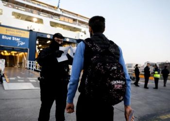 Alldaynews.gr Ελέγχουν έναν-έναν τους επιβάτες – Τι πρέπει να έχουν μαζί τους και τι ισχύει για μόνιμους κατοίκους νησιών (pics)