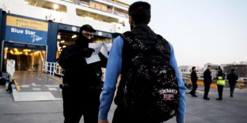 Alldaynews.gr Ελέγχουν έναν-έναν τους επιβάτες – Τι πρέπει να έχουν μαζί τους και τι ισχύει για μόνιμους κατοίκους νησιών (pics)