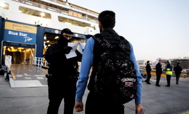 Alldaynews.gr Ελέγχουν έναν-έναν τους επιβάτες – Τι πρέπει να έχουν μαζί τους και τι ισχύει για μόνιμους κατοίκους νησιών (pics)