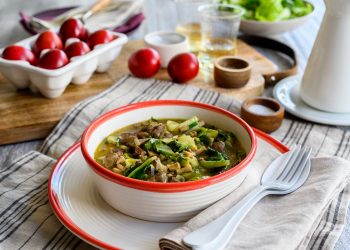 Κόμμα για τα ζώα: Συνταγή για βίγκαν μαγειρίτσα – «μανιταρίτσα» από τον Ν. Γαϊτάνο