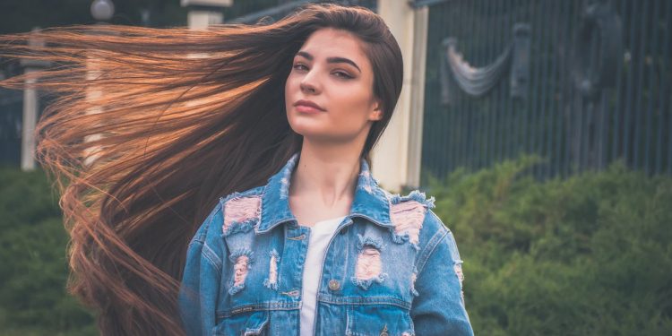 Ποια βιταμίνη θα σου χαρίσει λαμπερά μαλλιά με γρήγορη ανάπτυξη;