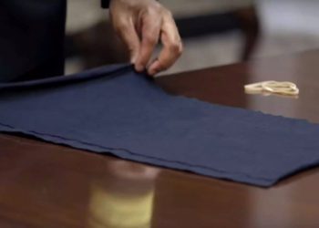 Κορονοϊός: Φτιάξτε τη δική σας μάσκα σε 45 δευτερόλεπτα! (video)