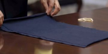 Κορονοϊός: Φτιάξτε τη δική σας μάσκα σε 45 δευτερόλεπτα! (video)