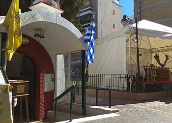Πιστοί συγκεντρώθηκαν σε εκκλησία στον Βύρωνα Αττικής – Έσπευσε περιπολικό